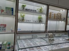 -翰佐蔡司小乐圆·依视路星趣控·暴龙眼镜折扣店