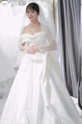 -现代经典婚纱摄影