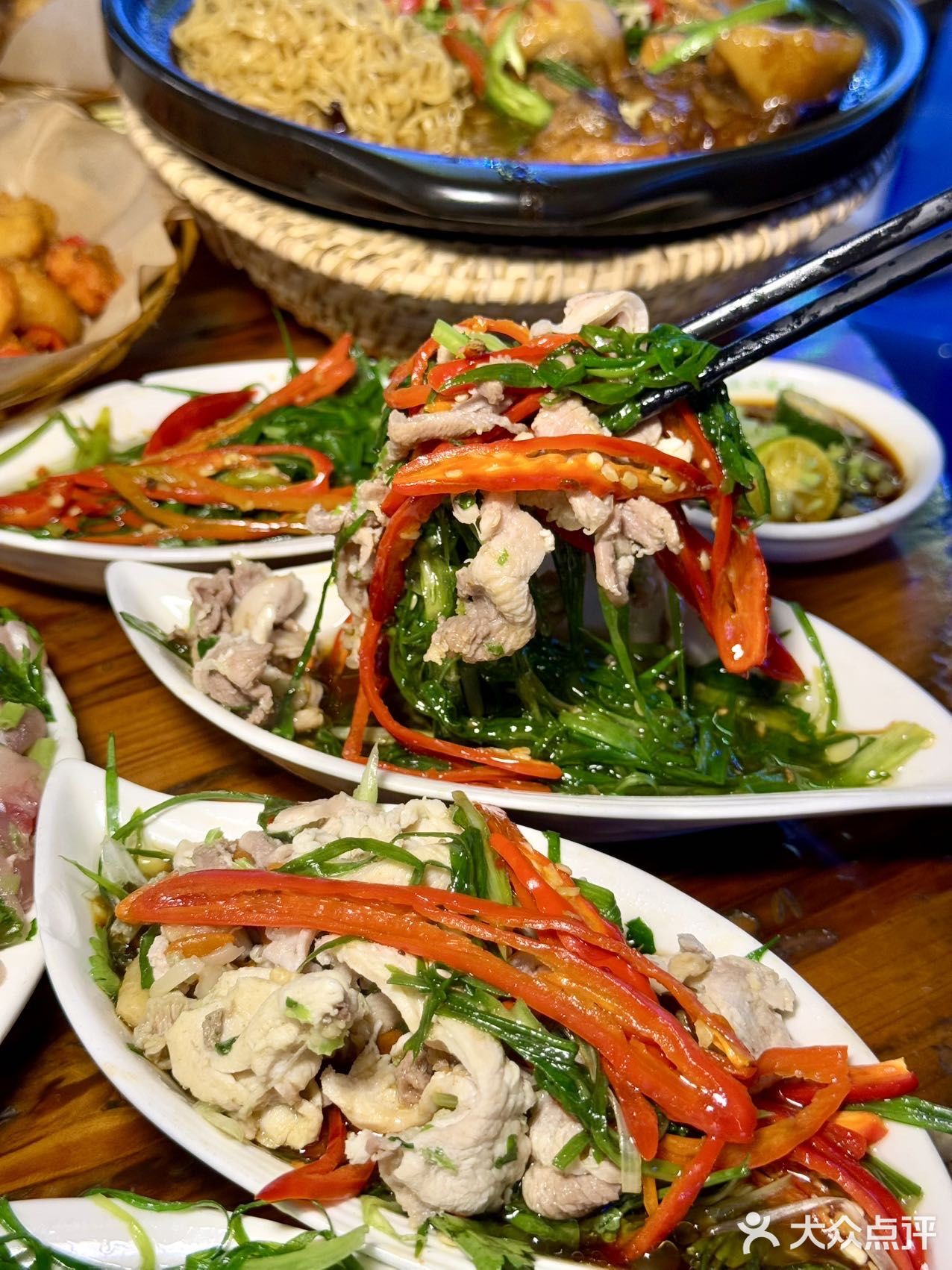 大表哥推荐的创新鸡煲！！谁吃谁知道！！