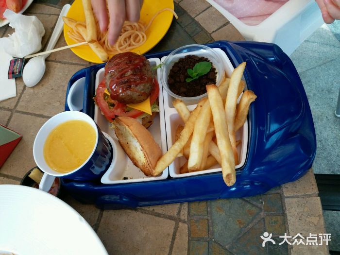 拉亚汉堡经典餐厅(金虹桥国际中心店)儿童套餐图片