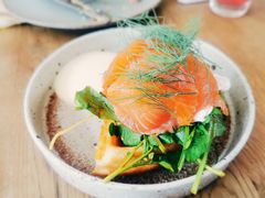 华夫饼配水波蛋烟熏三文鱼-BOR Eatery(安福路店)