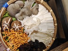 -尚尚仙·酸汤猪手·猪肚鸡火锅(华联万柳购物中心店)