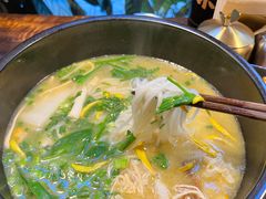 -银米·云南传统过桥米线(双廊黑金冠店)