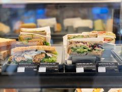 -星巴克(广州南站A18检票口楼上)