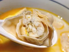 金汤黄鱼馄饨-蟹黄鱼·楼上面馆(外滩中央旗舰店)