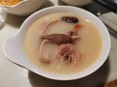 -尚尚仙·酸汤猪手·猪肚鸡火锅(华联万柳购物中心店)