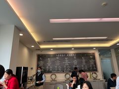 -广州鸿粤星辉奔驰4S店(钟村店)