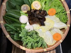 -尚尚仙·酸汤猪手·猪肚鸡火锅(华联万柳购物中心店)