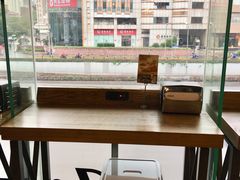 靠窗位-卡乐星(美罗城店)