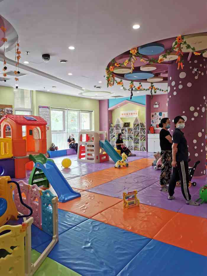 美国悦宝园早教托育中心(橡树湾店)-"从四个月就来这里,随着一点一点