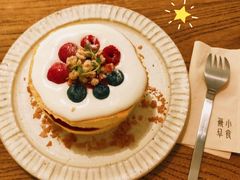 杂莓酸奶油松饼-無早咖啡