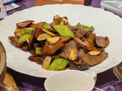 牛肝菌炒黄牛肉-惠食佳·朱雀(东方商厦店)