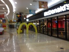 门-麦当劳(龙之梦购物中心店)