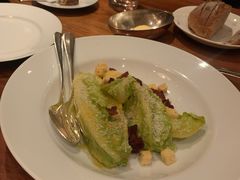 凯撒沙拉-非常时髦餐厅VUE Restaurant(外滩茂悦大酒店)