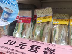 -全家便利店(上海南站站店)