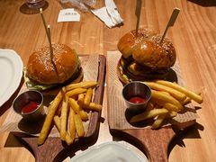 -三勾JJJ Burger&Coffee(梅溪湖店)