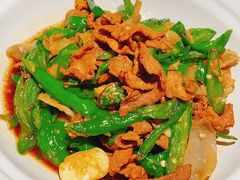 青椒炒肉-佬麻雀·剁椒鱼头(京基KK One店)