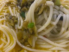 金汤酸菜米粉-甲乙饼·北京手工肉饼(西直门凯德茂店)
