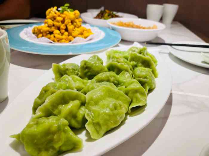 船歌鱼水饺(城阳店"一进门看海鲜,半死不活的,第一印象不太好.