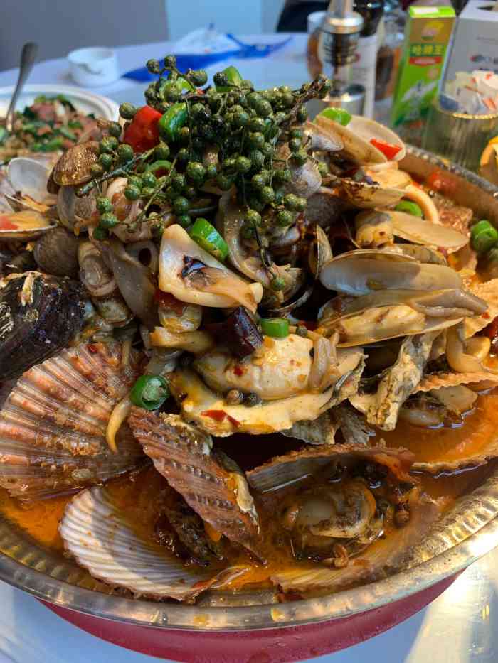 小螺号海鲜(楷林国际店)-"同事强烈推荐来的,中午人还不少,店面很大.