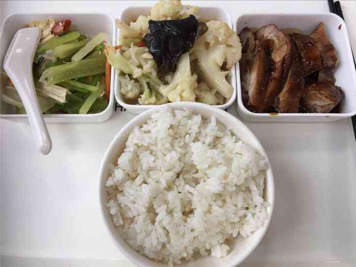 上海电机学院第三食堂(临港校区)-"第三食堂位置相对偏一点,就餐者