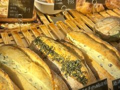 -天井·丑面包搭咖啡