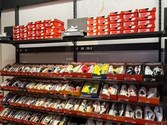 -百年港湾奥特莱斯(香炉礁店)