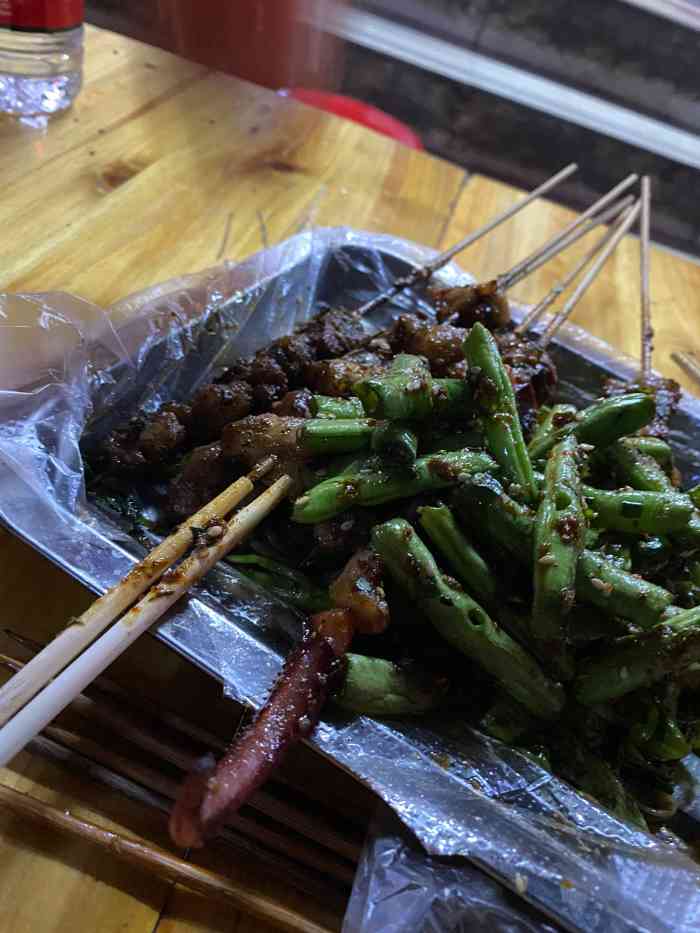 红姨烧烤-"[薄荷]环境:在小巷子里面,晚上他家生."-大众点评移动版