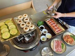 -围炉肉舍•炭烤活鳗•丹东海鲜烤肉(步行街店)