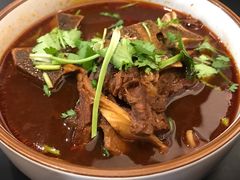 香辣牛骨汤面-贡梅老面馆·蟹粉面·无锡特色小吃(南长街主推店)