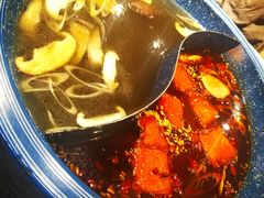 重庆红油经典鸳鸯锅-王歘歘·chuǎ火锅(五道营店)
