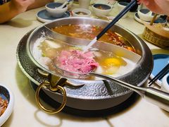 招牌牛腩鸳鸯锅-左庭右院鲜牛肉火锅(浦江欢乐颂店)