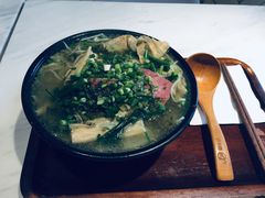 酸菜培根骨汤米线-蒙小妹骨汤饭.米线(新光路店)