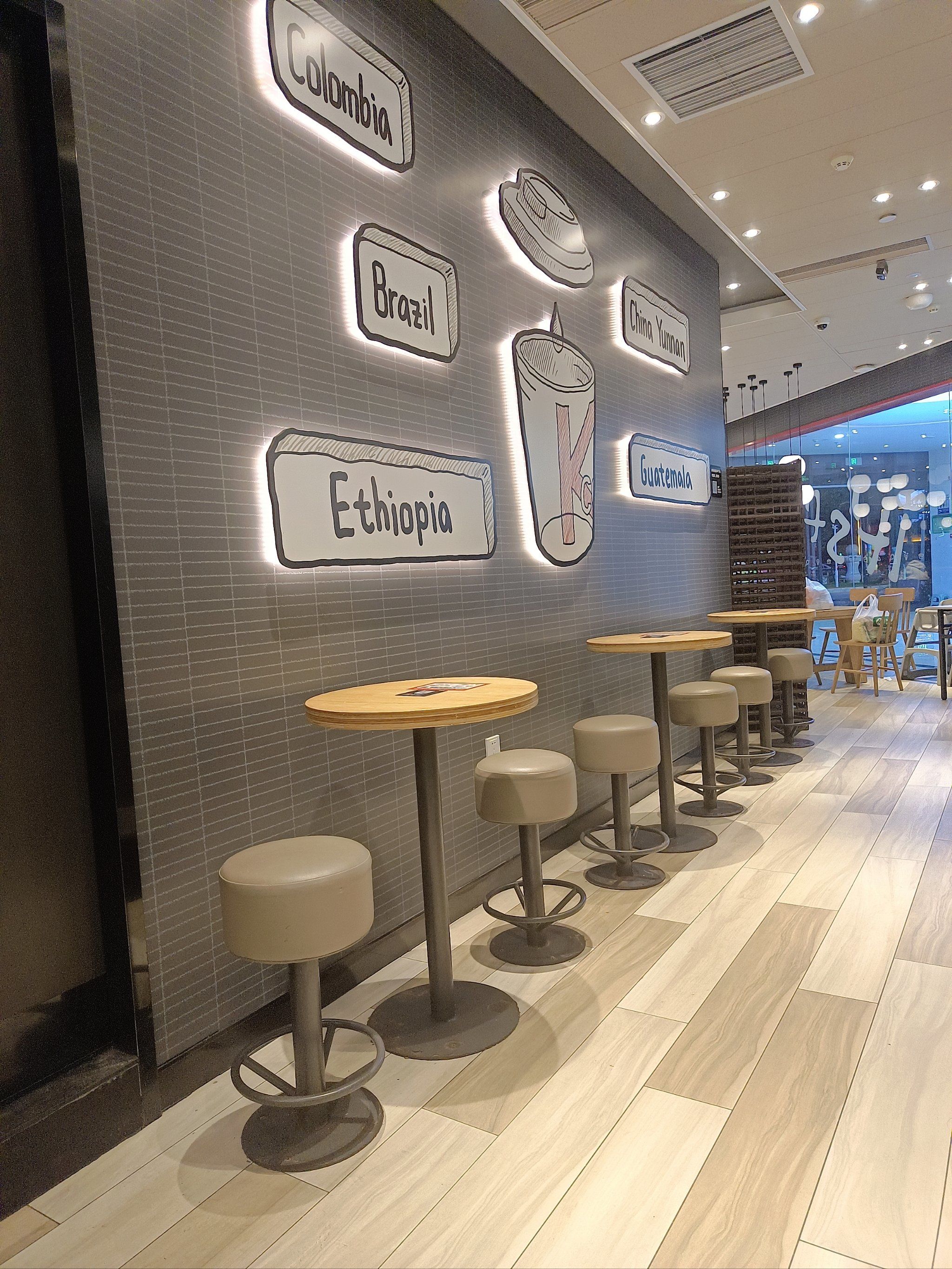 0元玩转这座城肯德基现在装修的越来越好