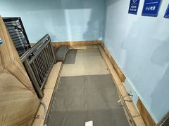 -蓝海豚游泳俱乐部(南京西路店)