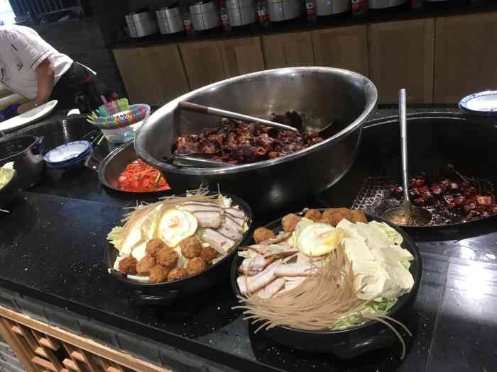 灶台香餐厅-"装修后宽敞明亮许多,三层,有包间.周末最.