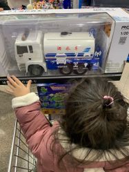 -逝水玩具折扣店