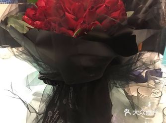 送你52多红玫瑰我想说的是我永远爱你