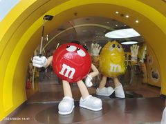 -m豆巧克力世界(上海世茂广场店)