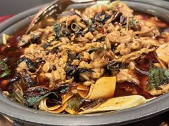-龙巢盱眙龙虾·牛蛙·烧烤宵夜(八卦岭店)