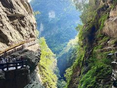 -龙水峡地缝景区