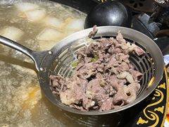 -悦牧·酸汤牛肉火锅(沃尔玛店)