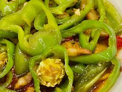 青椒炒五花肉-南蚝小贝海鲜特色餐厅(南澳岛店)