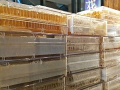面包甜点陈列柜-蜜蜂家的红茶馆(华府店)