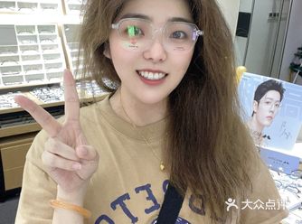 隐藏在商务楼里的平价眼镜店99配眼镜
