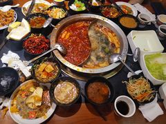 菌汤鸳鸯锅-沸炉重庆老火锅(军事博物馆店)