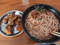 -鸿浩扒猪脚米线