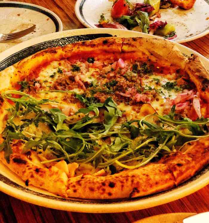 pizza bianca(和平大悦城店)-"银河店民园店经常去 好像每家店披萨