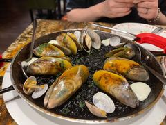 传统西班牙墨鱼汁海鲜饭-BROWNSTONE布朗石西班牙餐厅(深圳湾店)