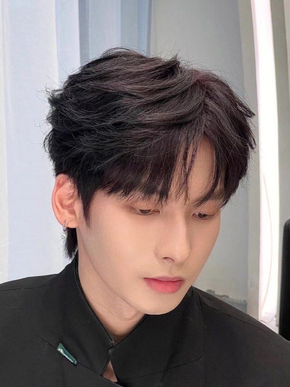 中分发型超帅气